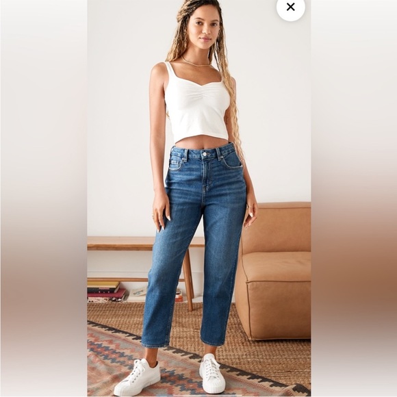 American Eagle Outfitters Denim - American Eagle Curvy Mom Jeans Size 4 New with Tags